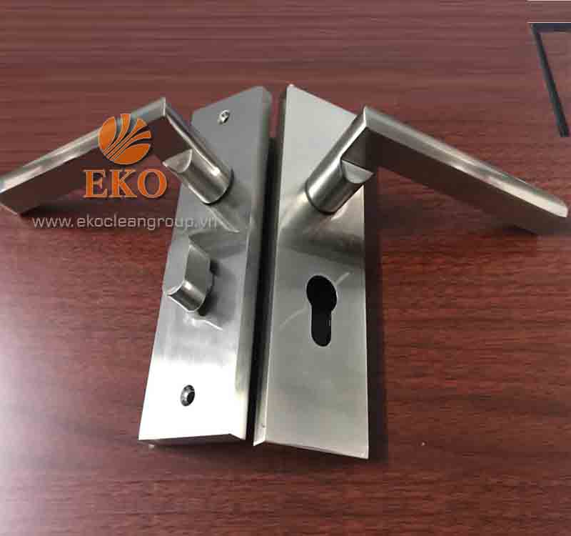 khoa tay gat dung cho cua panel eko